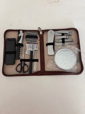 Men’s Travel Grooming Kit Zippered Case NEW